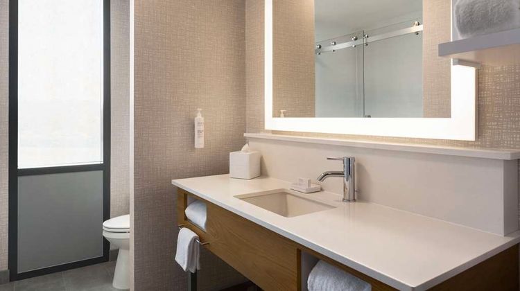 Hampton Inn & Suites San Mateo Room