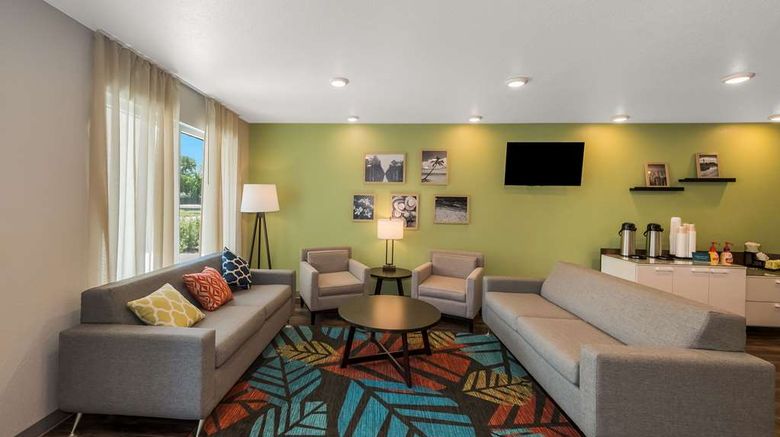 <b>WoodSpring Suites West Palm Beach Lobby</b>. Images powered by <a href="https://iceportal.shijigroup.com/" title="IcePortal" target="_blank">IcePortal</a>.