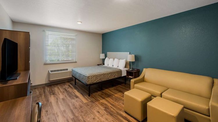 WoodSpring Suites West Palm Beach Room