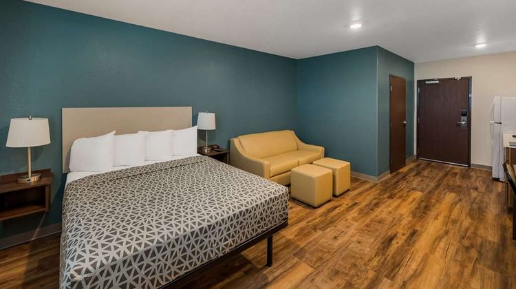 WoodSpring Suites West Palm Beach Room