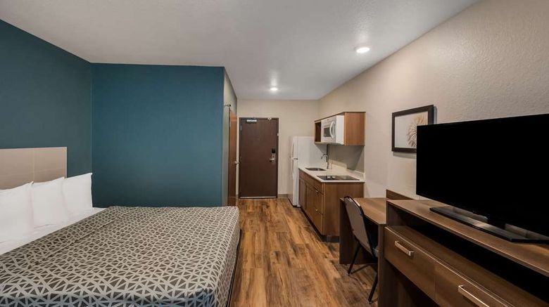 <b>WoodSpring Suites West Palm Beach Room</b>. Images powered by <a href="https://iceportal.shijigroup.com/" title="IcePortal" target="_blank">IcePortal</a>.