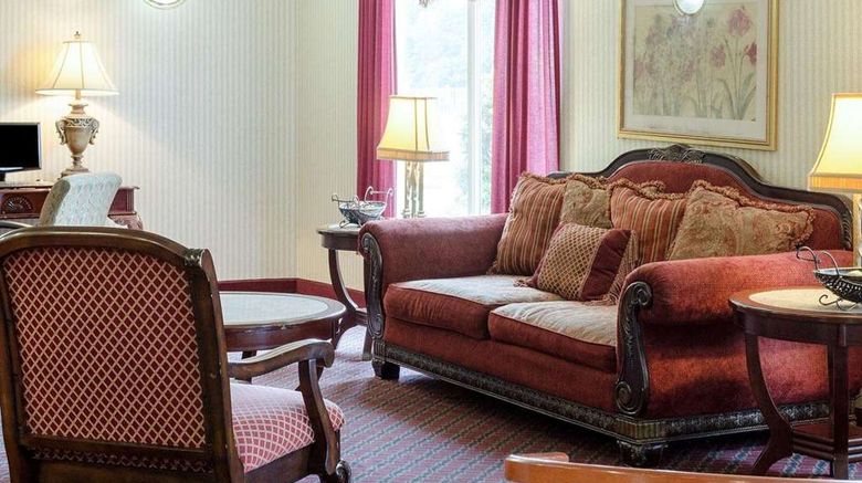 <b>Rodeway Inn Greeneville Downtown Lobby</b>. Images powered by <a href="https://iceportal.shijigroup.com/" title="IcePortal" target="_blank">IcePortal</a>.