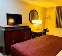 Super 8 by Wyndham Benton Harbor Room