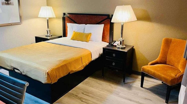 Super 8 by Wyndham Benton Harbor Room