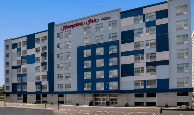Hampton Inn by Hilton Winnipeg Downtown Exterior