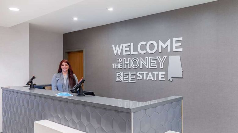 <b>Hampton Inn Albertville Lobby</b>. Images powered by <a href="https://iceportal.shijigroup.com/" title="IcePortal" target="_blank">IcePortal</a>.
