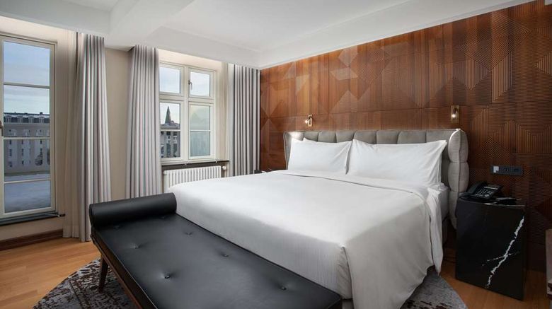 <b>Iceland Parliament Hotel, Curio Hilton Room</b>. Images powered by <a href="https://iceportal.shijigroup.com/" title="IcePortal" target="_blank">IcePortal</a>.