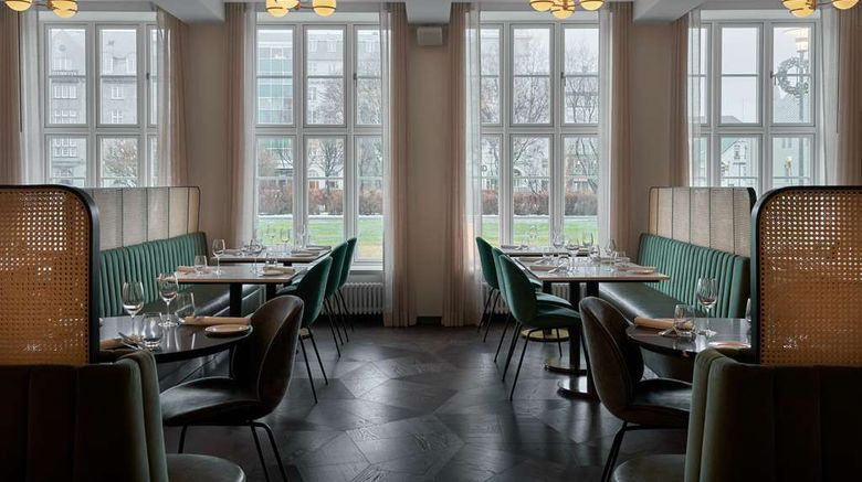 <b>Iceland Parliament Hotel, Curio Hilton Restaurant</b>. Images powered by <a href="https://iceportal.shijigroup.com/" title="IcePortal" target="_blank">IcePortal</a>.