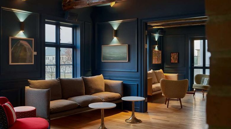 <b>Iceland Parliament Hotel, Curio Hilton Meeting</b>. Images powered by <a href="https://iceportal.shijigroup.com/" title="IcePortal" target="_blank">IcePortal</a>.