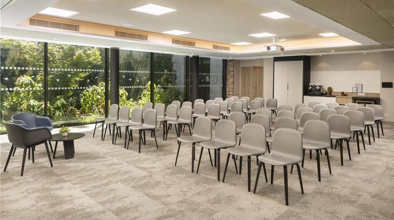 <b>Hilton Garden Inn Paris La Villette Meeting</b>. Images powered by <a href="https://iceportal.shijigroup.com/" title="IcePortal" target="_blank">IcePortal</a>.