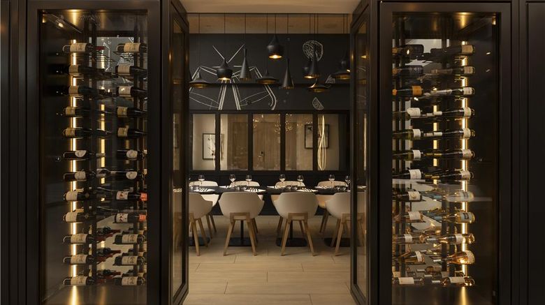 <b>Hilton Garden Inn Paris La Villette Restaurant</b>. Images powered by <a href="https://iceportal.shijigroup.com/" title="IcePortal" target="_blank">IcePortal</a>.