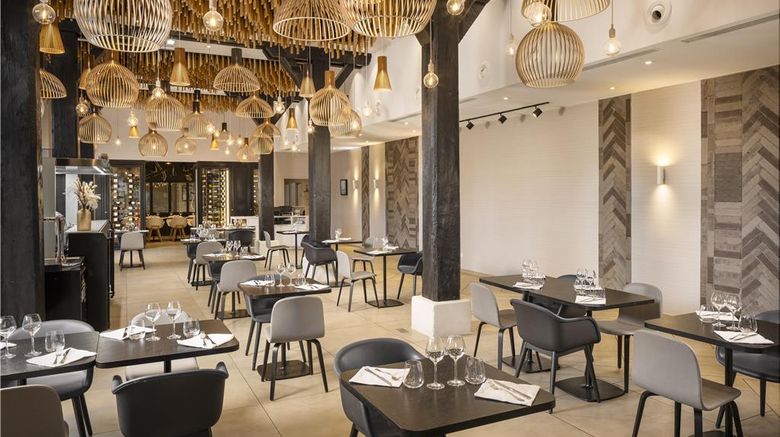 <b>Hilton Garden Inn Paris La Villette Restaurant</b>. Images powered by <a href="https://iceportal.shijigroup.com/" title="IcePortal" target="_blank">IcePortal</a>.