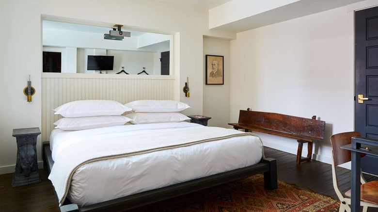 <b>The Neptune Hotel Room</b>. Images powered by <a href="https://iceportal.shijigroup.com/" title="IcePortal" target="_blank">IcePortal</a>.