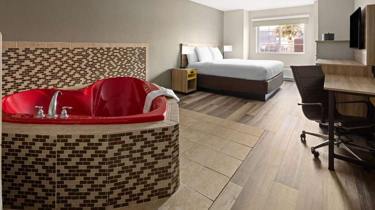 Days Inn by Wyndham Jackson Suite