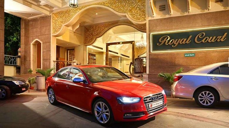 <b>Royal Court Exterior</b>. Images powered by <a href="https://iceportal.shijigroup.com/" title="IcePortal" target="_blank">IcePortal</a>.