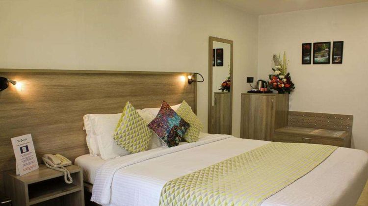 The Emerald - Hotel & Executive Apts Room