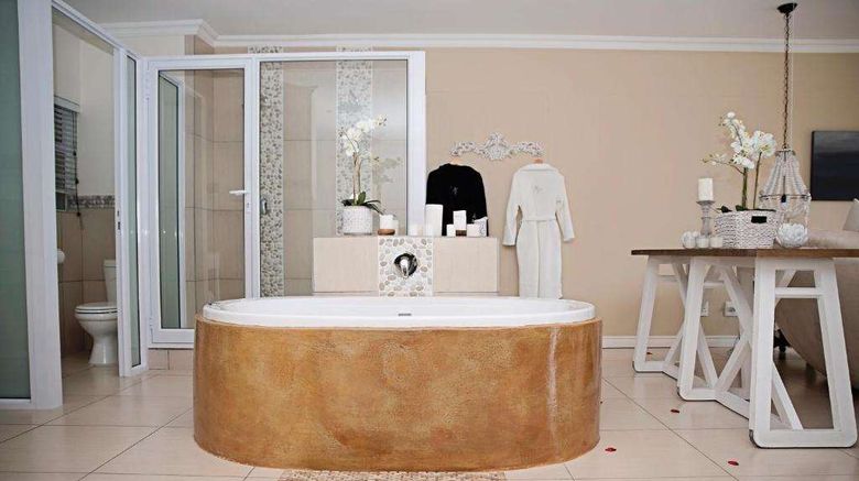 <b>Umthunzi Hotel & Conference Room</b>. Images powered by <a href="https://iceportal.shijigroup.com/" title="IcePortal" target="_blank">IcePortal</a>.