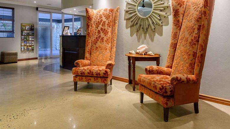 <b>Umthunzi Hotel & Conference Lobby</b>. Images powered by <a href="https://iceportal.shijigroup.com/" title="IcePortal" target="_blank">IcePortal</a>.