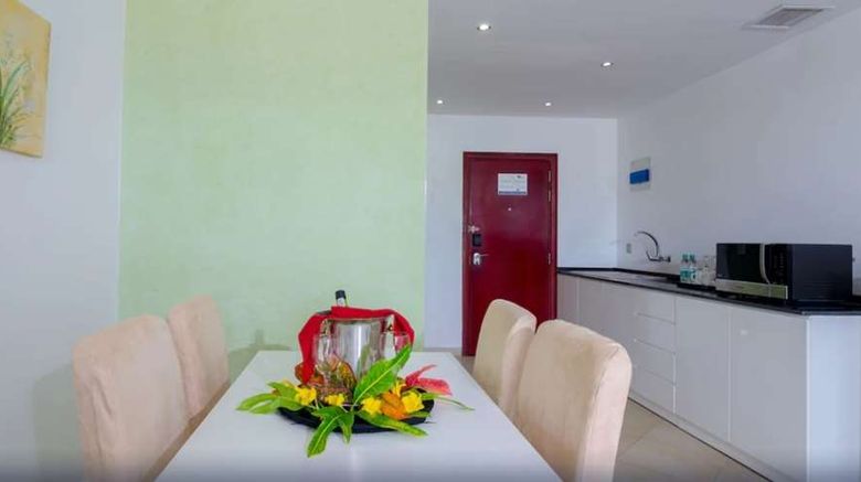 <b>Peninsula Hotel Suite</b>. Images powered by <a href="https://iceportal.shijigroup.com/" title="IcePortal" target="_blank">IcePortal</a>.