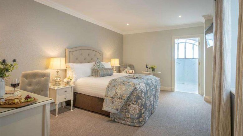 <b>Old Ground Hotel Suite</b>. Images powered by <a href="https://iceportal.shijigroup.com/" title="IcePortal" target="_blank">IcePortal</a>.