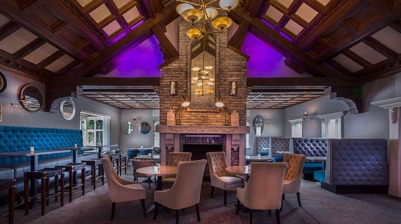 <b>Treacys Oakwood Hotel Restaurant</b>. Images powered by <a href="https://iceportal.shijigroup.com/" title="IcePortal" target="_blank">IcePortal</a>.