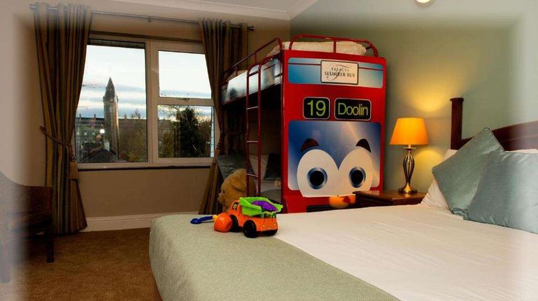 <b>Treacys West County Hotel Room</b>. Images powered by <a href="https://iceportal.shijigroup.com/" title="IcePortal" target="_blank">IcePortal</a>.