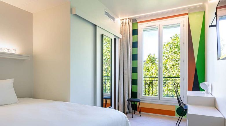 <b>Graphik Montparnasse Hotel Room</b>. Images powered by <a href="https://iceportal.shijigroup.com/" title="IcePortal" target="_blank">IcePortal</a>.