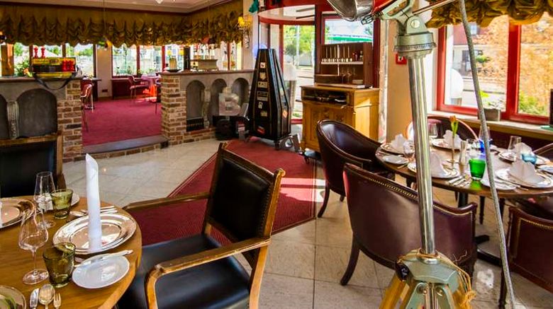 <b>Ringhotel Alpenhof Restaurant</b>. Images powered by <a href="https://iceportal.shijigroup.com/" title="IcePortal" target="_blank">IcePortal</a>.