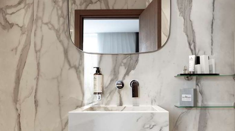 <b>Howard sur Seine Suite</b>. Images powered by <a href="https://iceportal.shijigroup.com/" title="IcePortal" target="_blank">IcePortal</a>.