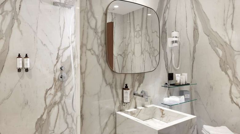 <b>Howard sur Seine Suite</b>. Images powered by <a href="https://iceportal.shijigroup.com/" title="IcePortal" target="_blank">IcePortal</a>.