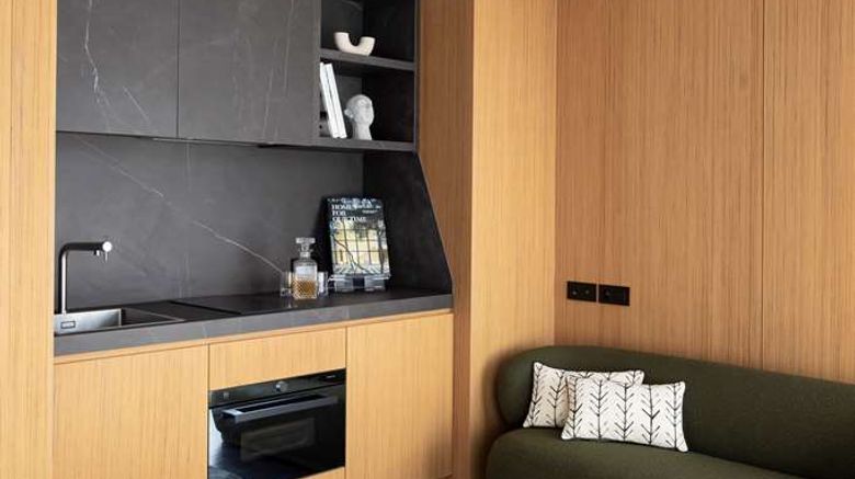 <b>Howard sur Seine Suite</b>. Images powered by <a href="https://iceportal.shijigroup.com/" title="IcePortal" target="_blank">IcePortal</a>.