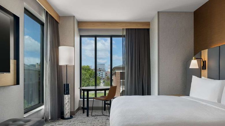 <b>Tempo by Hilton Louisville Downtown NuLu Room</b>. Images powered by <a href="https://iceportal.shijigroup.com/" title="IcePortal" target="_blank">IcePortal</a>.