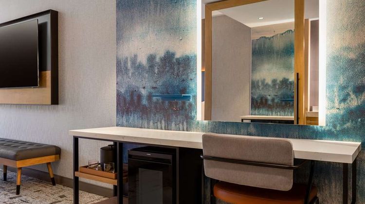 Tempo by Hilton Louisville Downtown NuLu Room