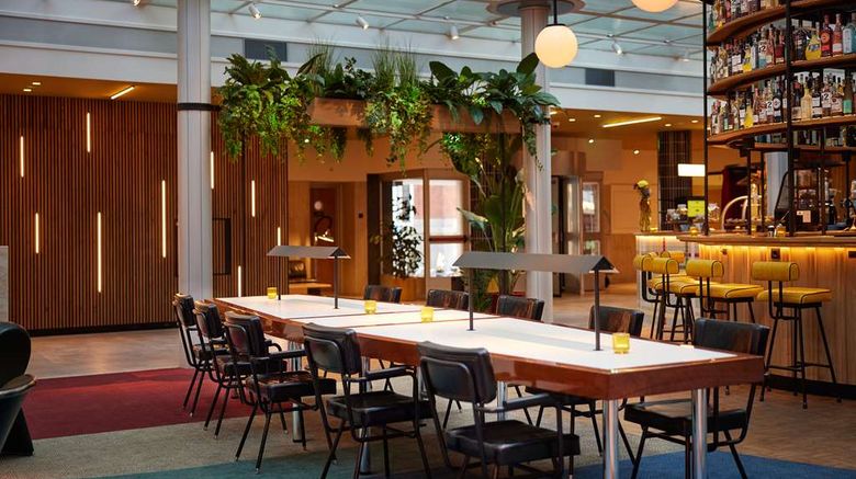 <b>Motto by Hilton Rotterdam Blaak Lobby</b>. Images powered by <a href="https://iceportal.shijigroup.com/" title="IcePortal" target="_blank">IcePortal</a>.