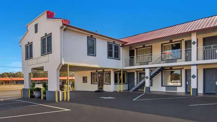 Econo Lodge Exterior