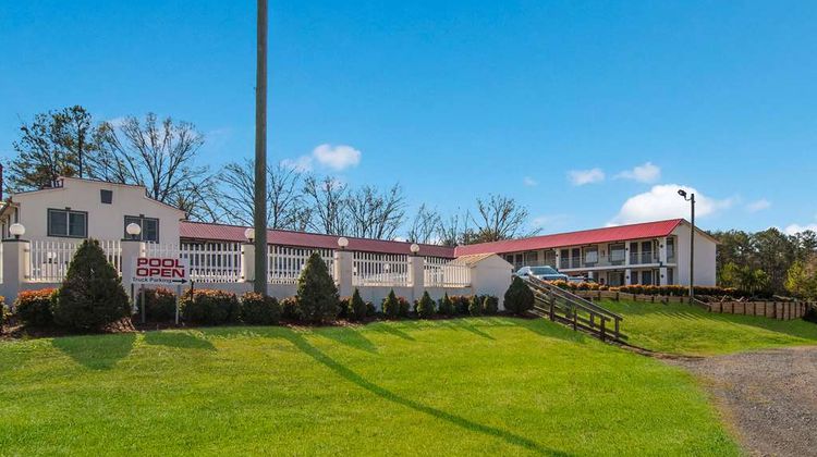 Econo Lodge Exterior