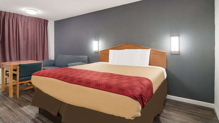 Econo Lodge Room