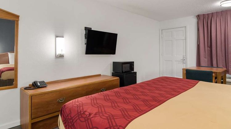 Econo Lodge Room