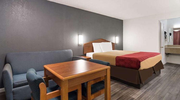 Econo Lodge Room
