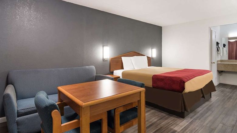 <b>Econo Lodge Room</b>. Images powered by <a href="https://iceportal.shijigroup.com/" title="IcePortal" target="_blank">IcePortal</a>.