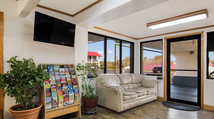 Econo Lodge Lobby