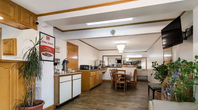 Econo Lodge Lobby