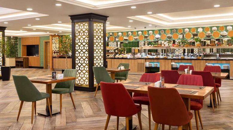 <b>Wyndham Baku Restaurant</b>. Images powered by <a href="https://iceportal.shijigroup.com/" title="IcePortal" target="_blank">IcePortal</a>.