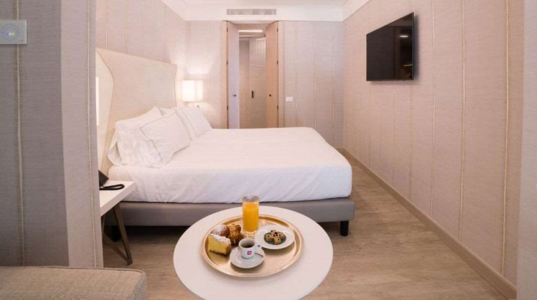 <b>Relais Sant'Emiliano Padenghe Room</b>. Images powered by <a href="https://iceportal.shijigroup.com/" title="IcePortal" target="_blank">IcePortal</a>.