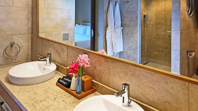 <b>Coulibri Ridge Suite</b>. Images powered by <a href="https://iceportal.shijigroup.com/" title="IcePortal" target="_blank">IcePortal</a>.