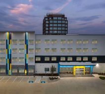 Tru by Hilton DFW West Exterior