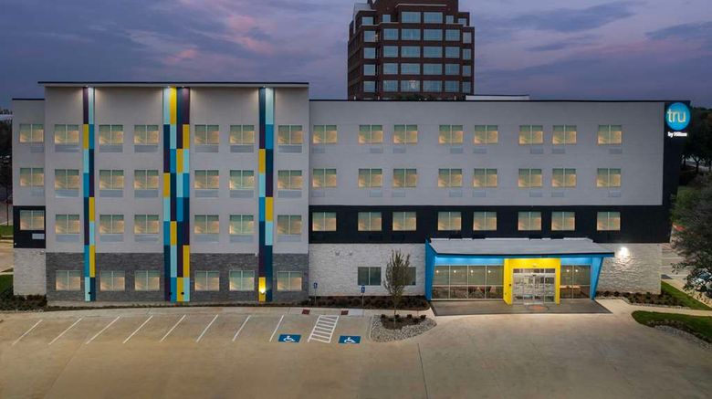<b>Tru by Hilton DFW West Exterior</b>. Images powered by <a href="https://iceportal.shijigroup.com/" title="IcePortal" target="_blank">IcePortal</a>.