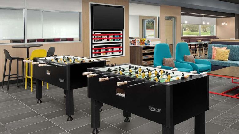 <b>Tru by Hilton DFW West Lobby</b>. Images powered by <a href="https://iceportal.shijigroup.com/" title="IcePortal" target="_blank">IcePortal</a>.