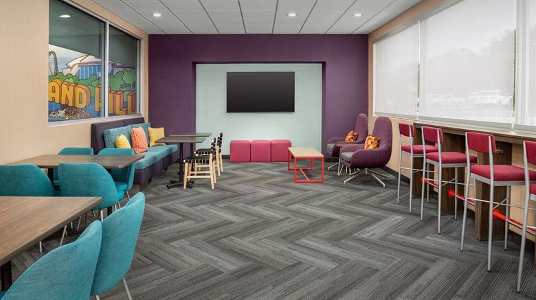 <b>Tru by Hilton DFW West Meeting</b>. Images powered by <a href="https://iceportal.shijigroup.com/" title="IcePortal" target="_blank">IcePortal</a>.