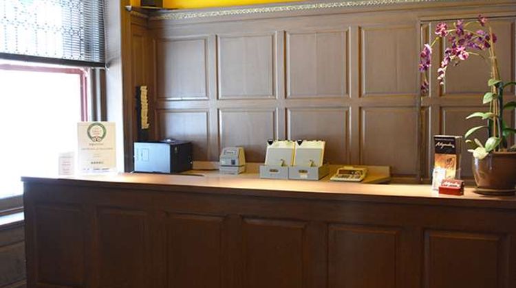 Alexander Inn Lobby
